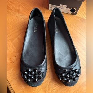 Kenneth Cole black ballet flats with black stone embellishments sz 8.5 M